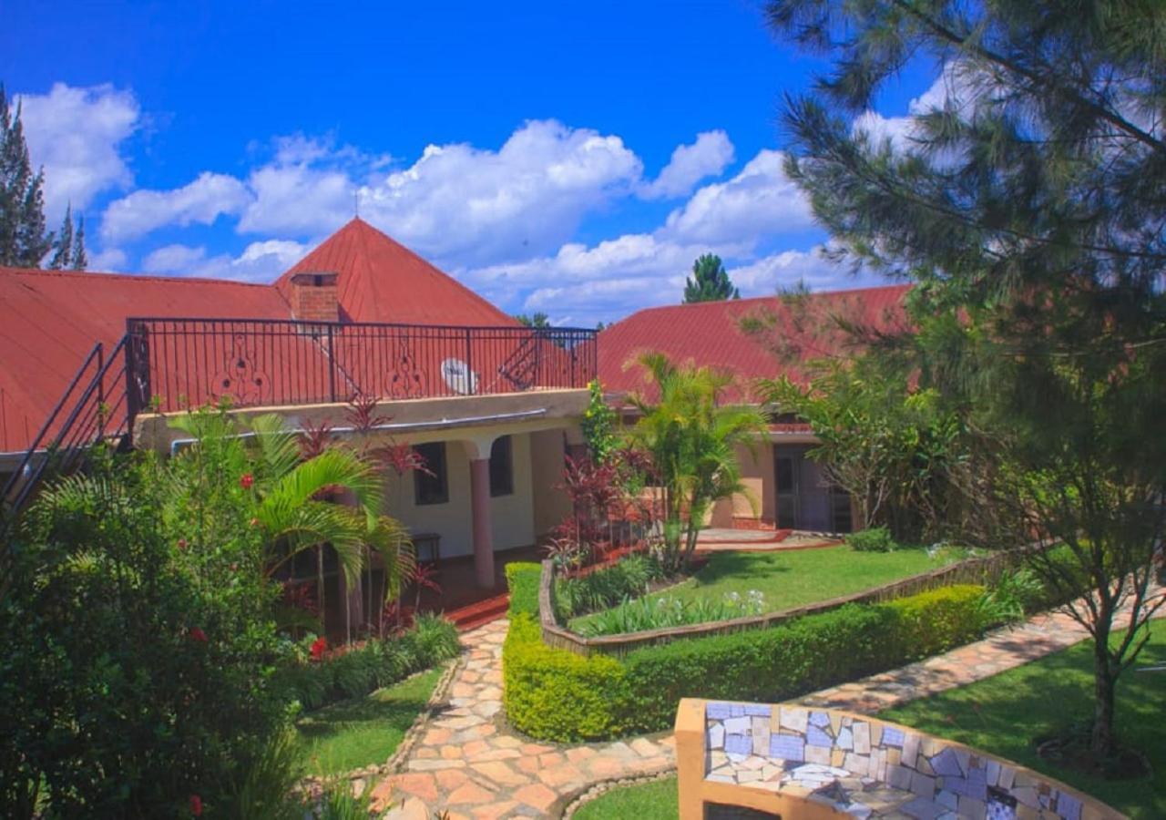 Montane Safaris Hotel Fort Portal ภายนอก รูปภาพ