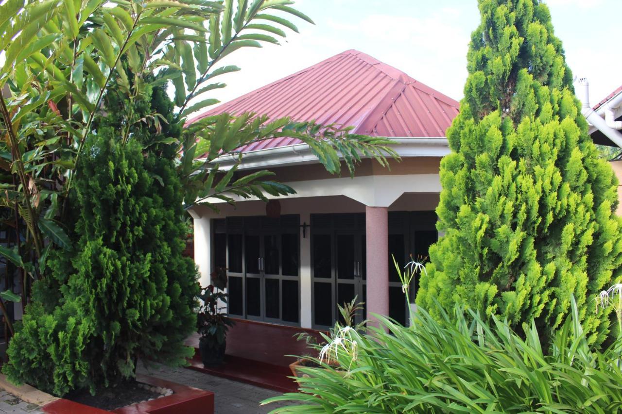 Montane Safaris Hotel Fort Portal ภายนอก รูปภาพ