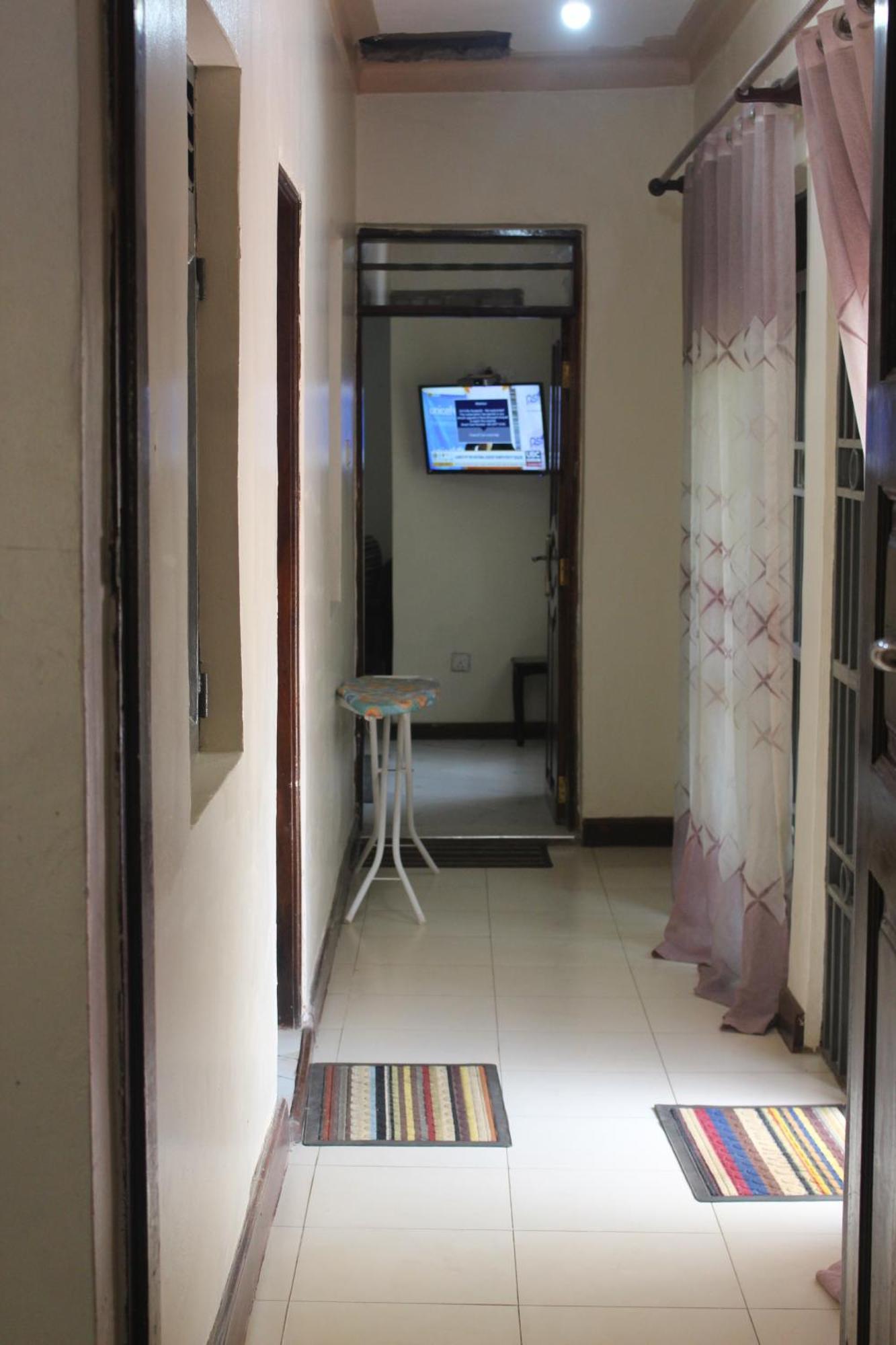 Montane Safaris Hotel Fort Portal ภายนอก รูปภาพ