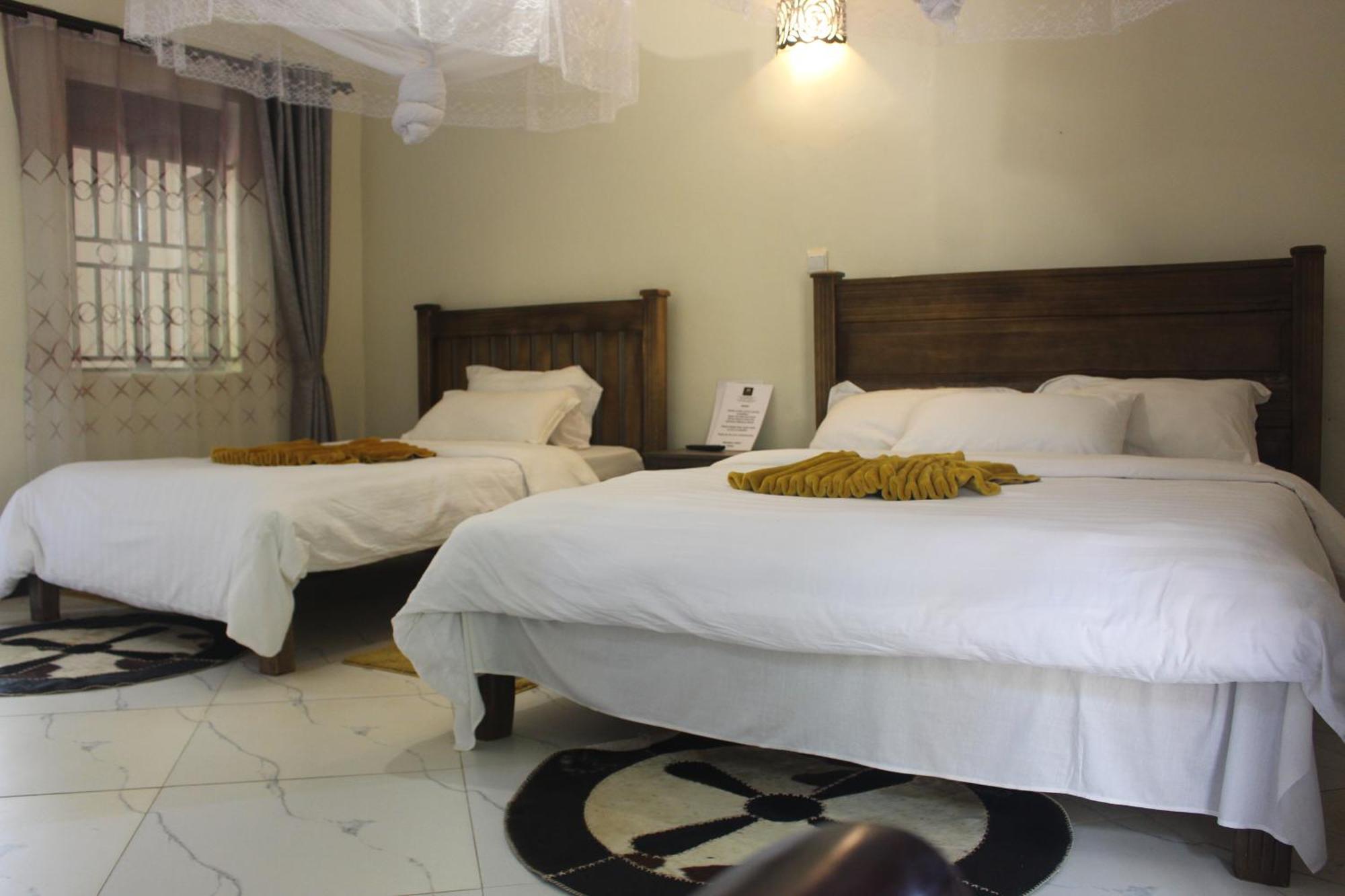 Montane Safaris Hotel Fort Portal ภายนอก รูปภาพ