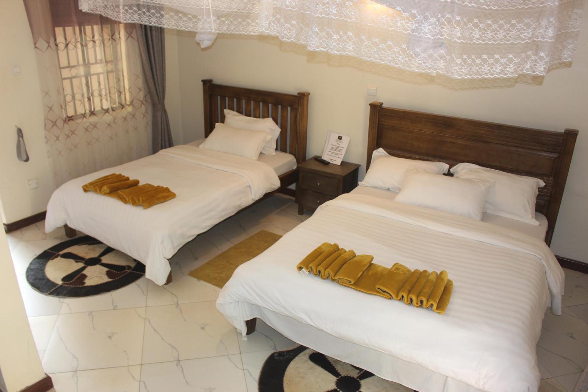 Montane Safaris Hotel Fort Portal ภายนอก รูปภาพ
