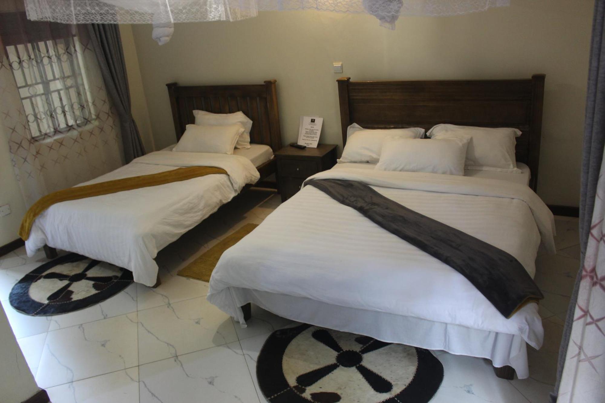 Montane Safaris Hotel Fort Portal ภายนอก รูปภาพ
