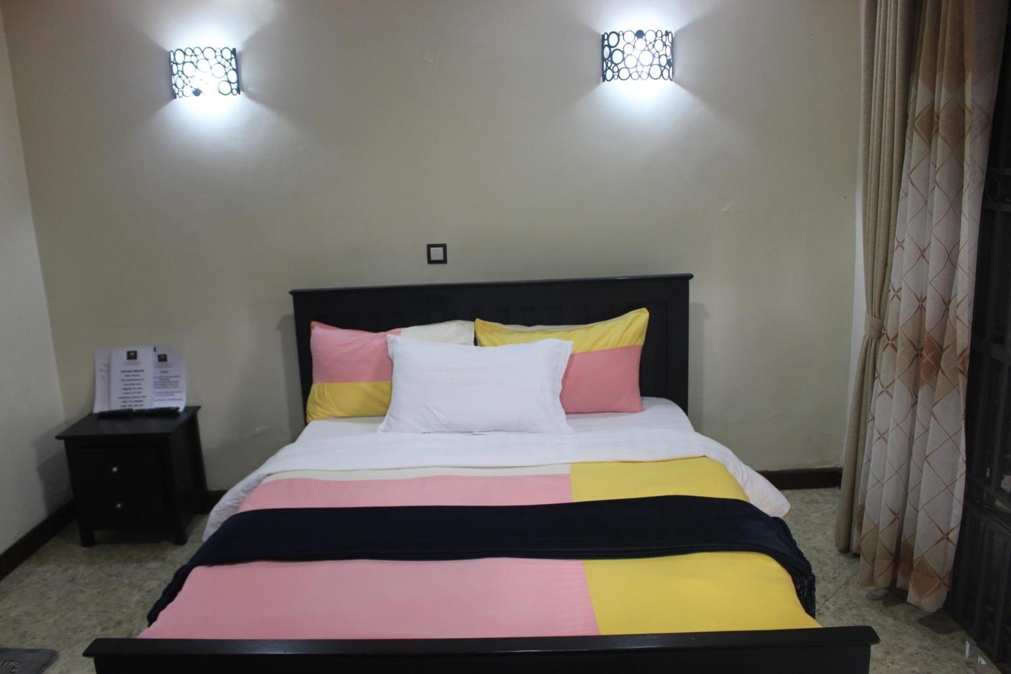 Montane Safaris Hotel Fort Portal ภายนอก รูปภาพ