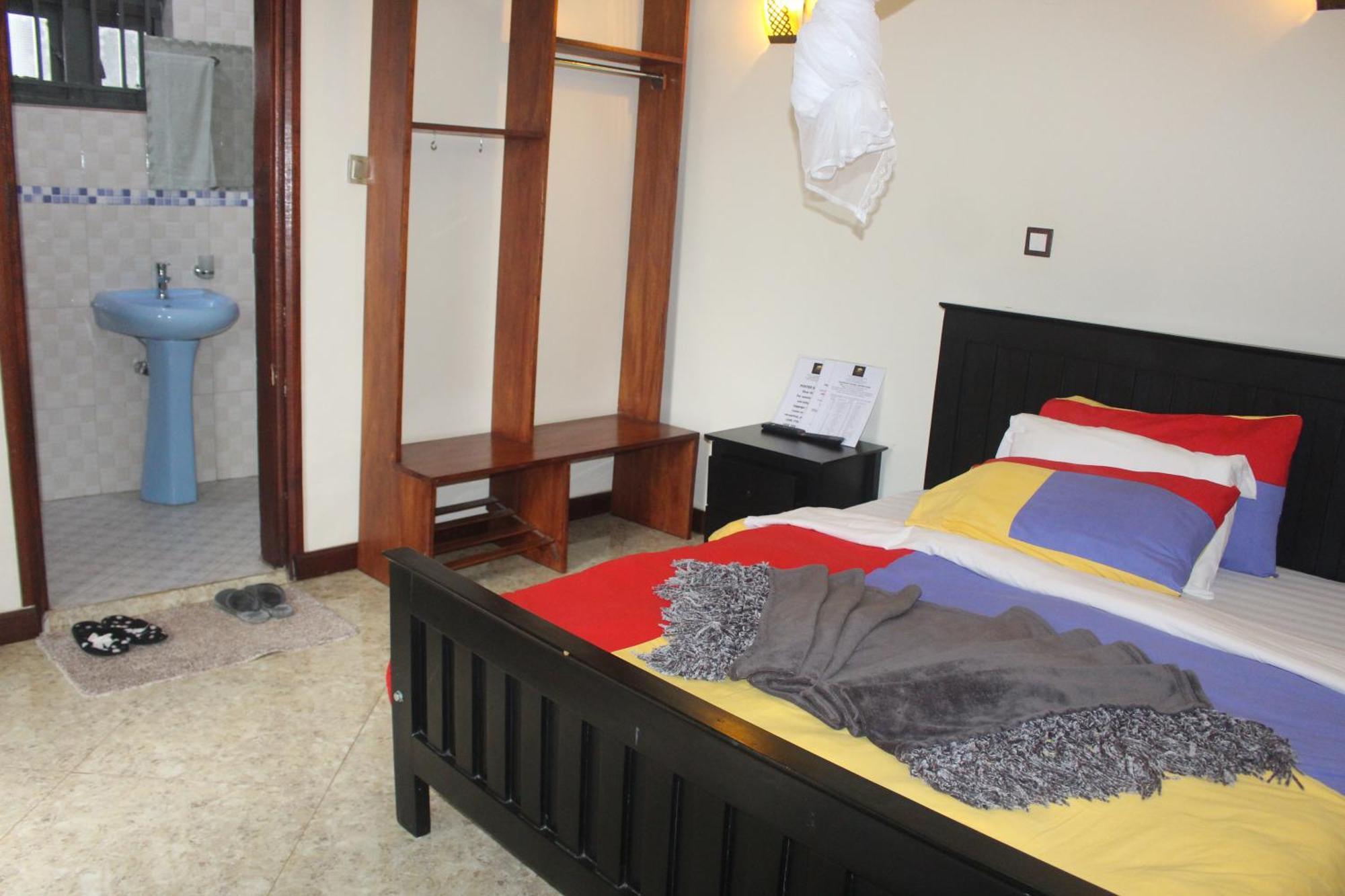 Montane Safaris Hotel Fort Portal ภายนอก รูปภาพ
