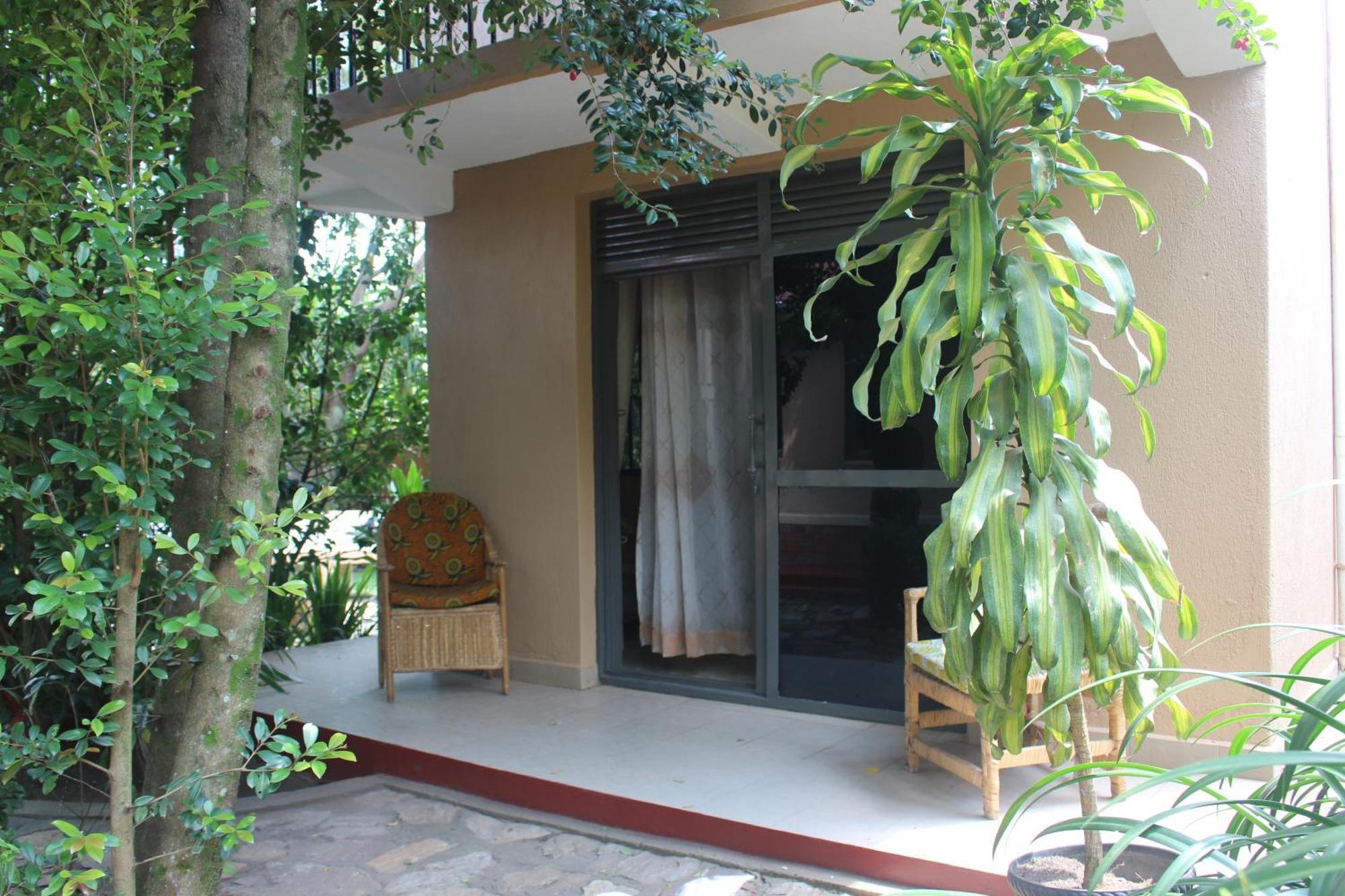 Montane Safaris Hotel Fort Portal ภายนอก รูปภาพ