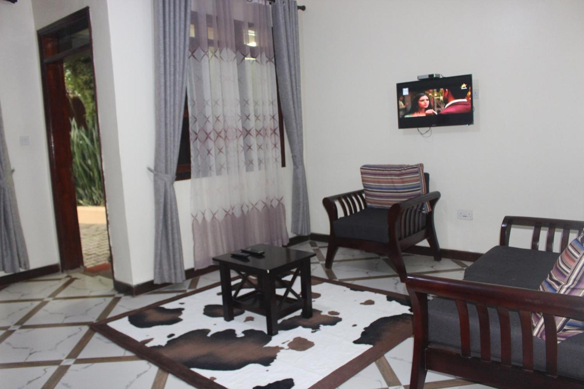 Montane Safaris Hotel Fort Portal ภายนอก รูปภาพ