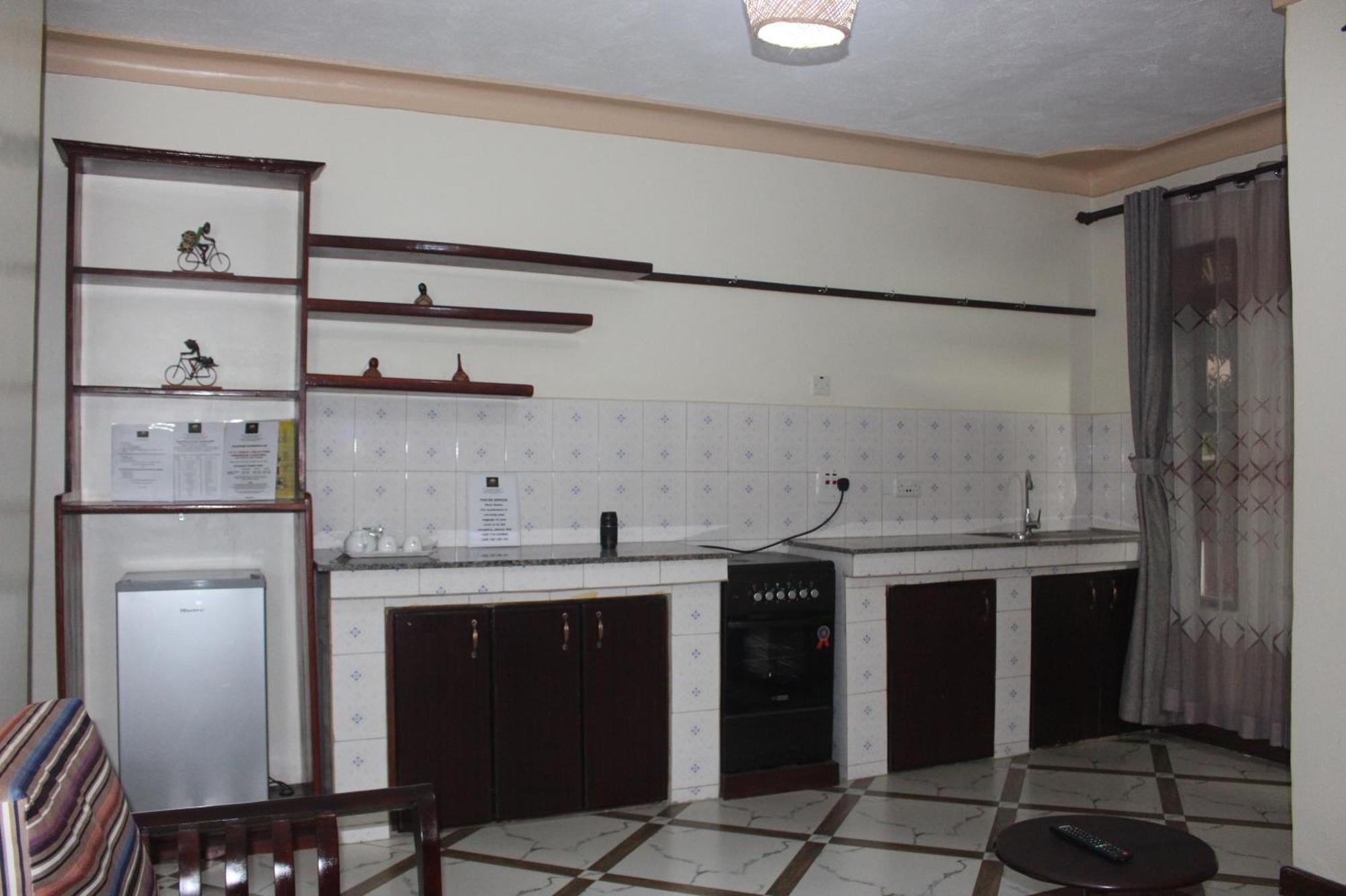 Montane Safaris Hotel Fort Portal ภายนอก รูปภาพ