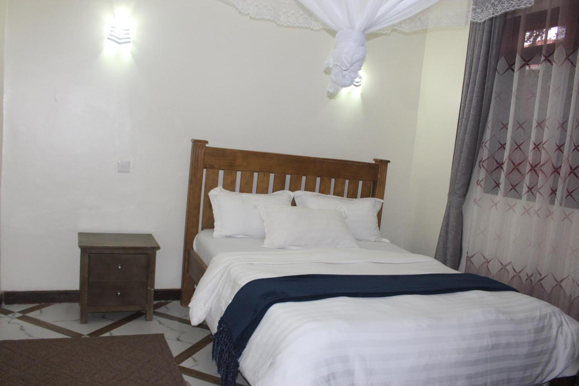 Montane Safaris Hotel Fort Portal ภายนอก รูปภาพ